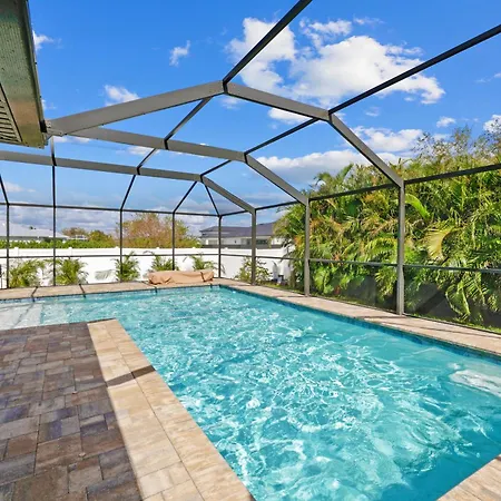 Seeking For A Peaceful Retreat Away From The Hustle And Bustle - Villa Dania
